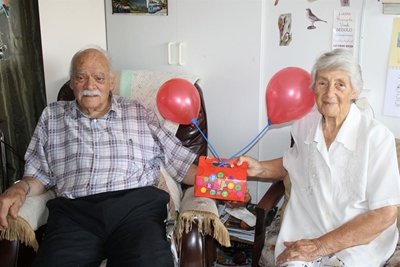 Goue Oues kry Valentynsgeskenke